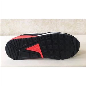 Nike Air Max IVO Lifestyle & Sports Black Crimson NWT Nike Air Max IVO Lifestyle & Sports Black Crimson NWT